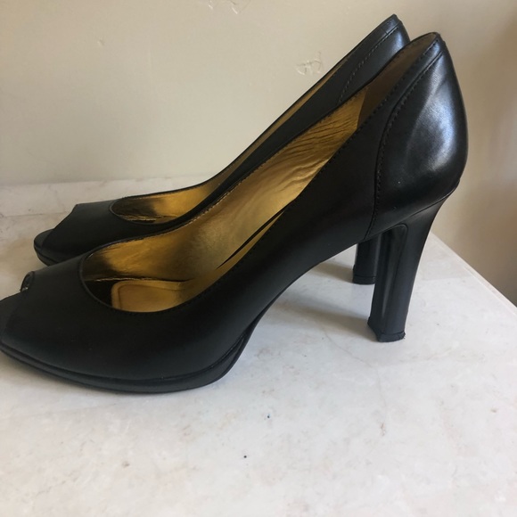 Pumps - Picture 2 of 4